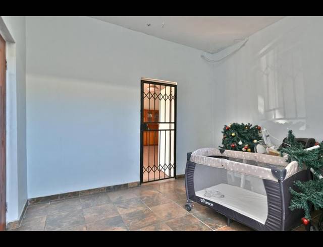 6 BEDROOM HOUSE FOR SALE IN GLENVISTA